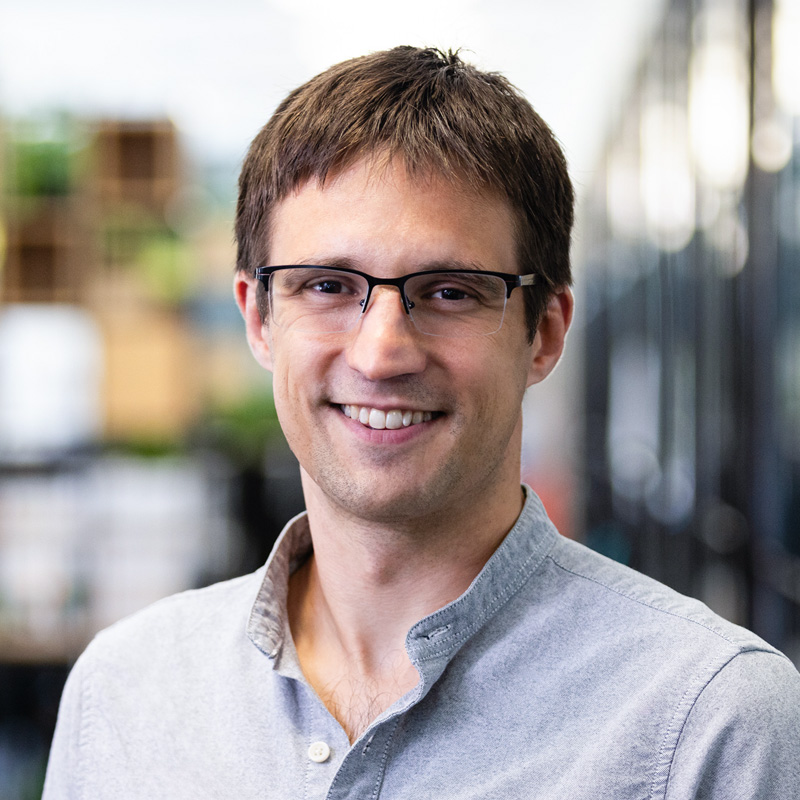 dr-simon-knight portrait